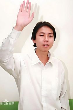 佟磊