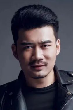 甄鹏宇 